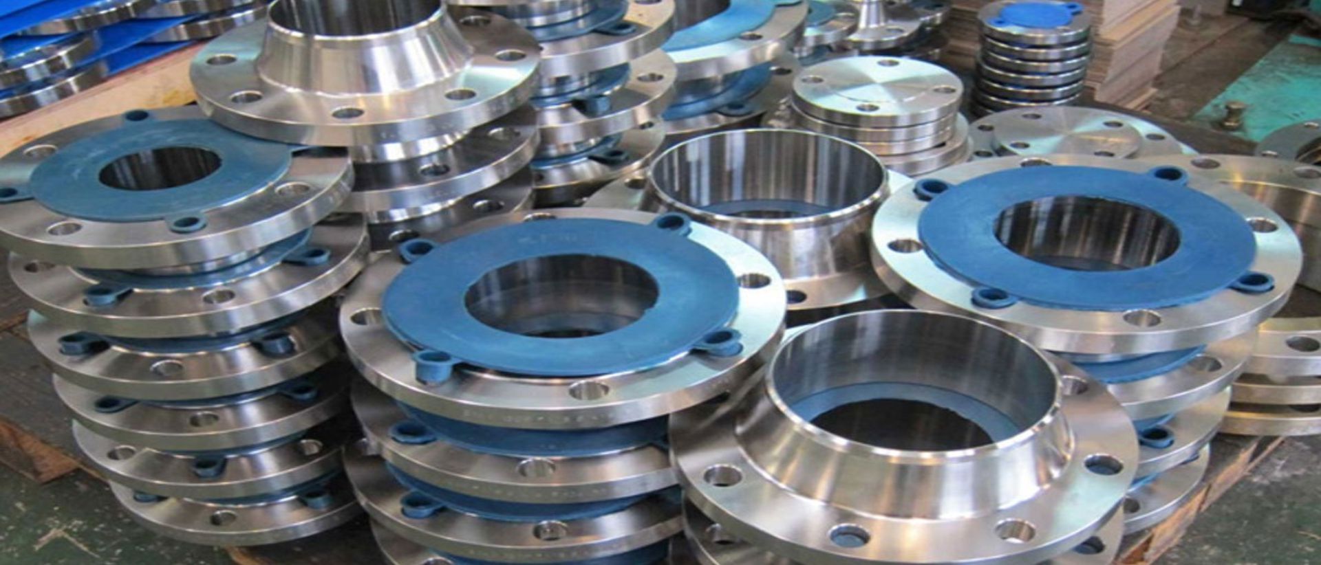 Stainless steel pipes and industrial fittings